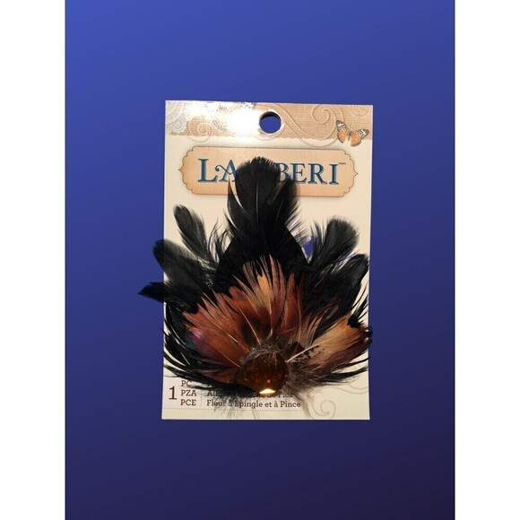 EK SUCCESS LALIBERI Clip/Pin for Hair/Shoe/Purse/Lapel/Hat, “FEATHER DROP”, NWT - Picture 1 of 2